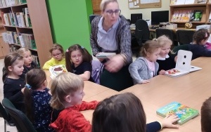 "Międzynarodowy Dzień Puzzli" - zajęcia biblioteczne w grupie 6 latków (12)