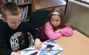 "Międzynarodowy Dzień Puzzli" - zajęcia biblioteczne w grupie 6 latków (1)