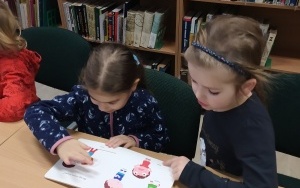 "Międzynarodowy Dzień Puzzli" - zajęcia biblioteczne w grupie 6 latków (4)