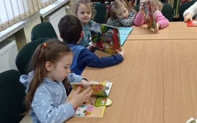 "Dzień Niedźwiedzia" - zajęcia biblioteczne w grupie 4 - 5 latków (9)