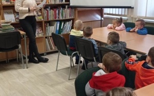 "Dzień Niedźwiedzia" - zajęcia biblioteczne w grupie 4 - 5 latków (2)