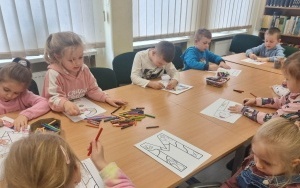 "Międzynarodowy Dzień Puzzli" - zajęcia biblioteczne w grupie 5 - 6 latków  (3)