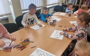 "Międzynarodowy Dzień Puzzli" - zajęcia biblioteczne w grupie 5 - 6 latków  (7)