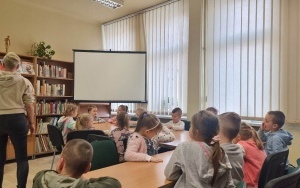 "Międzynarodowy Dzień Puzzli" - zajęcia biblioteczne w grupie 5 - 6 latków  (17)