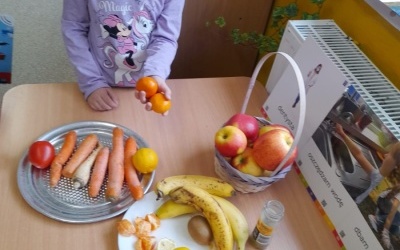 "Zdrowo się odżywiamy" - zajęcia w grupie 5 - 6 latków (11)