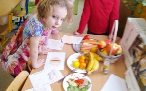 "Zdrowo się odżywiamy" - zajęcia w grupie 5 - 6 latków (9)