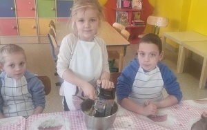 Pieczenie ciasta w grupie 5 - 6 latków (4)