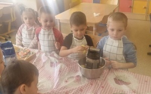 Pieczenie ciasta w grupie 5 - 6 latków (5)