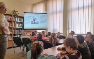 "Międzynarodowy Dzień Pisarzy" - zajęcia biblioteczne w grupie 5 - 6 latków (2)