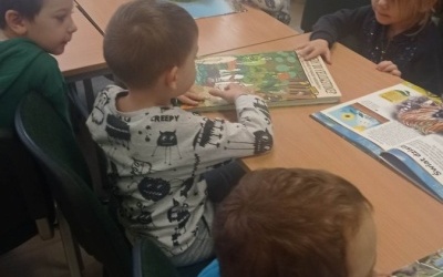 "Obieg wody w przyrodzie" - zajęcia biblioteczne w grupie 4 - 5 latków (9)
