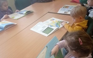 "Obieg wody w przyrodzie" - zajęcia biblioteczne w grupie 4 - 5 latków (2)